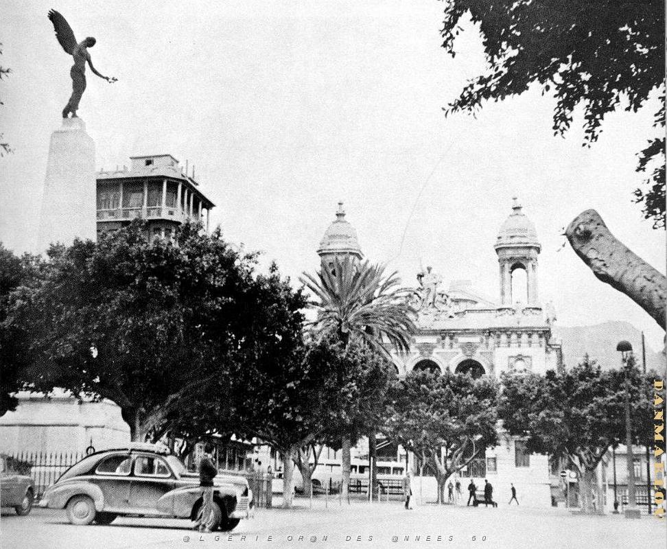 PA i- 14- Place d'armes animee.jpg